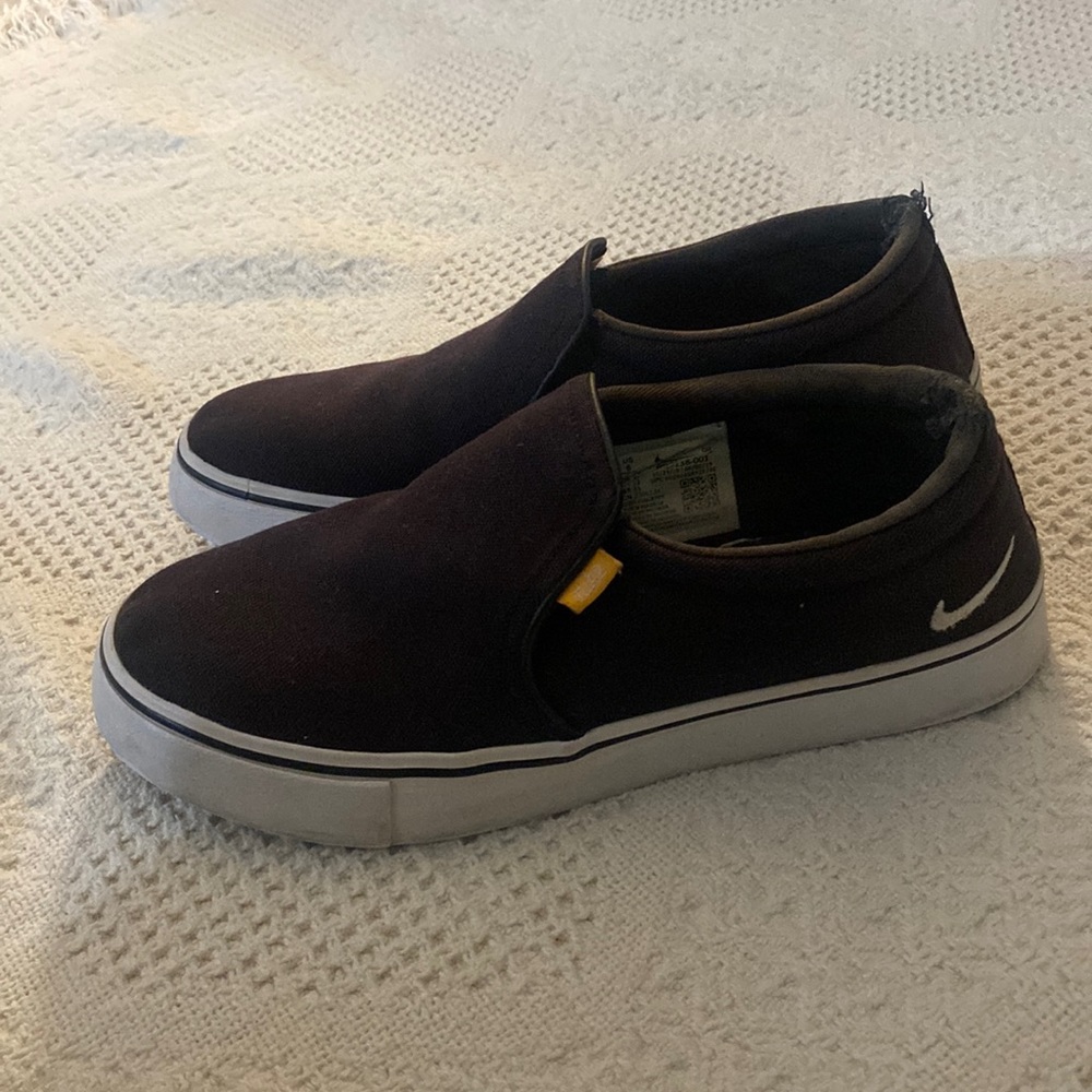 Nike slip on shoes